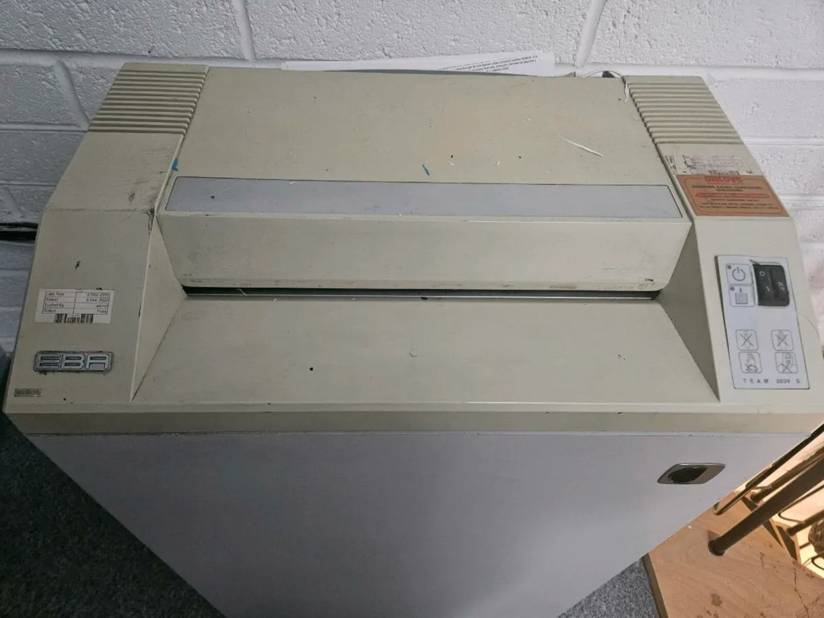 Heavy Duty Office Paper Shredder - Image 2