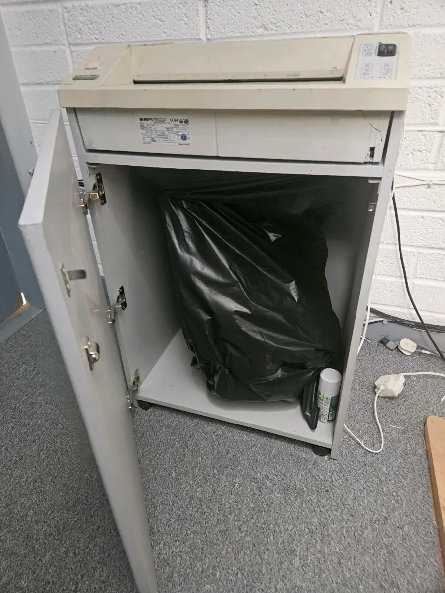 Heavy Duty Office Paper Shredder - Image 4