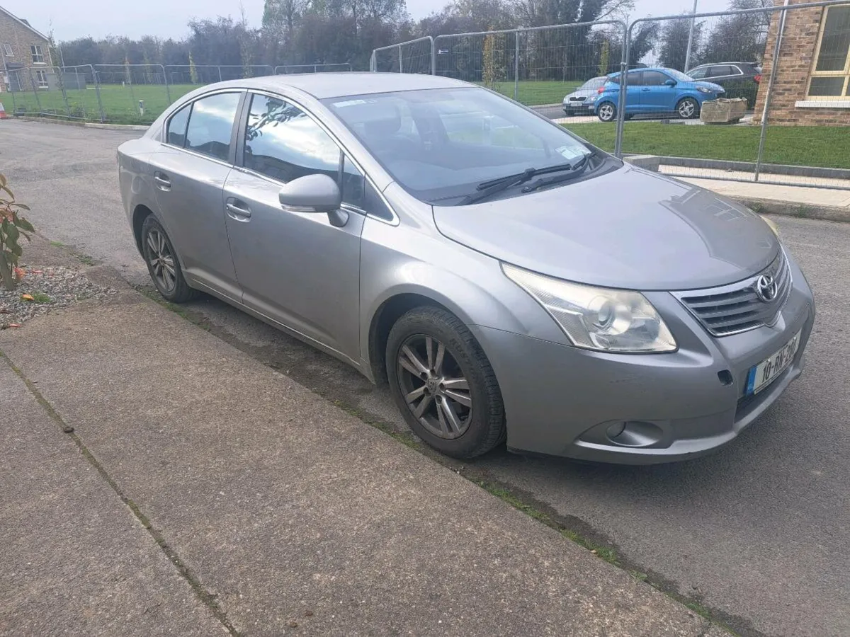 2010 Toyota Avensis Aura - Image 2