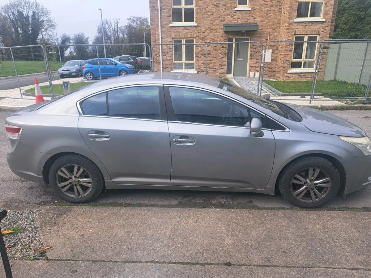 2010 Toyota Avensis Aura - Image 3