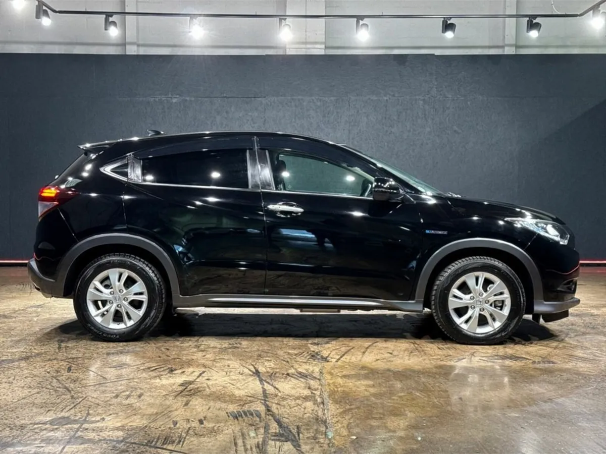 Honda Vezel 1.5 HYBRID - CRUISE CONTROL - REVERSE - Image 3