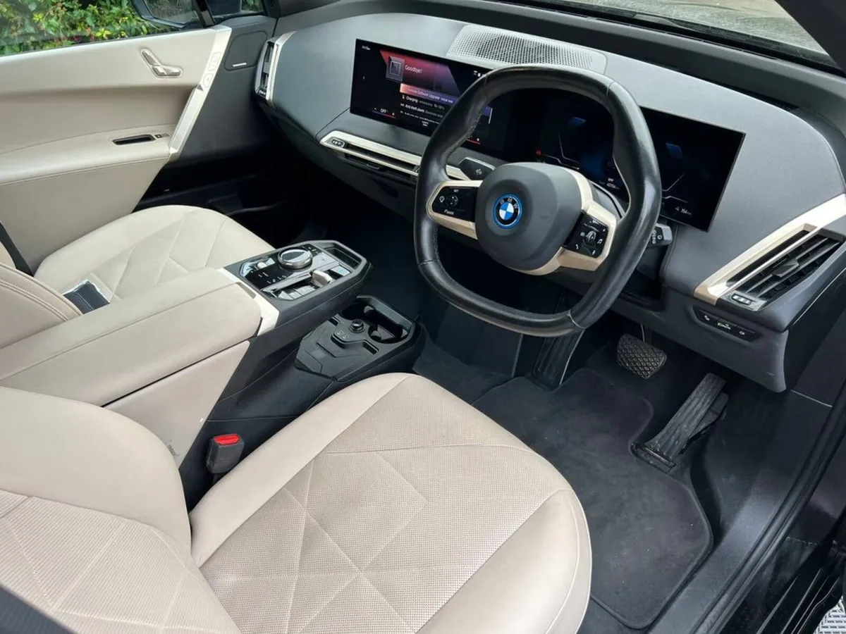 BMW iX MSPORT XDRIVE40 // ADAPTIVE AIR SUSPENSION - Image 2