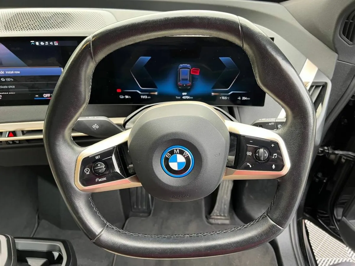 BMW iX MSPORT XDRIVE40 // ADAPTIVE AIR SUSPENSION - Image 3