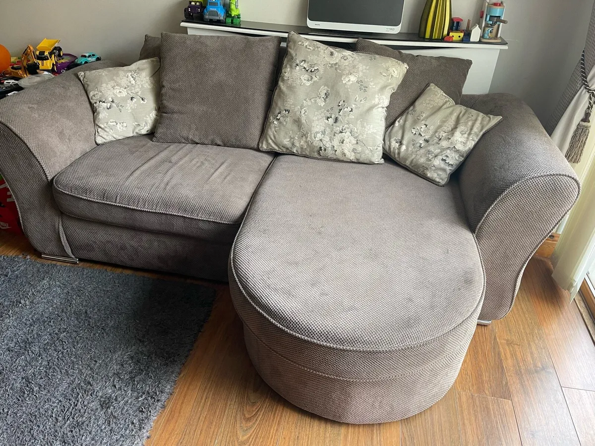 L-shaped sofa - Image 2