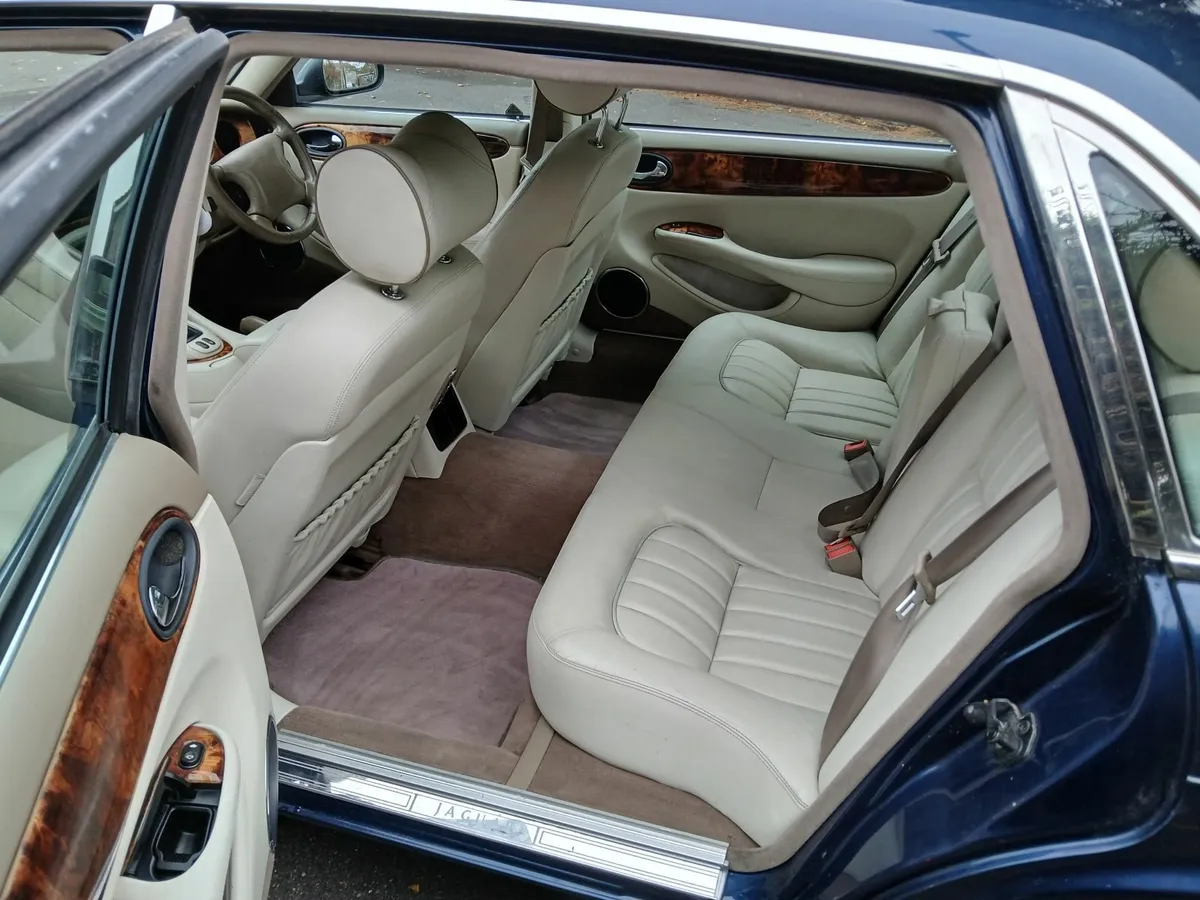 Jaguar 4.0 sovereign v8 automatic - Image 4