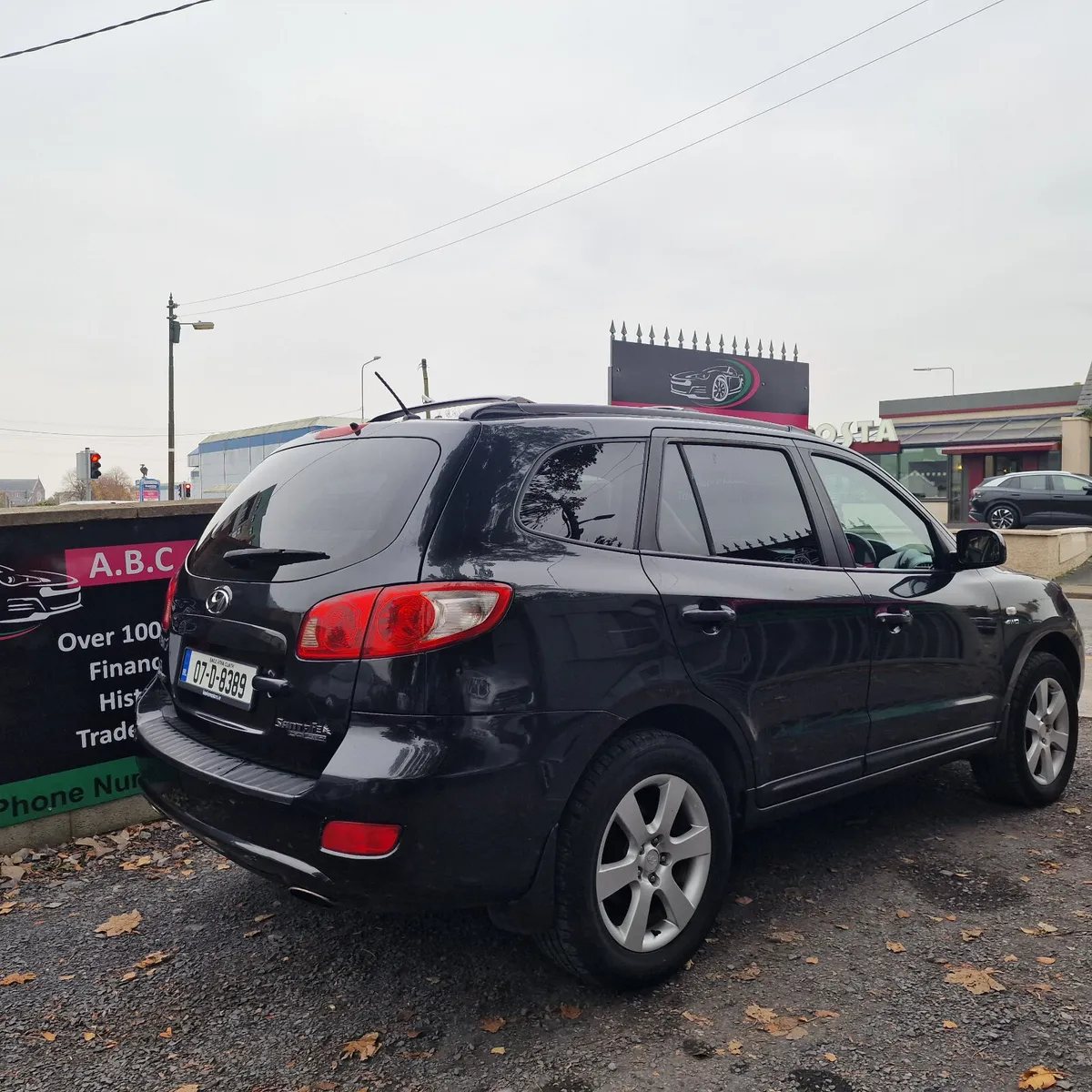 Hyundai Santa Fe 7 Seater 4 WD - Image 3