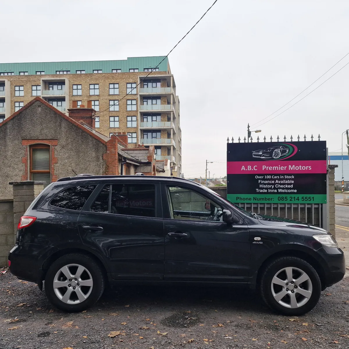 Hyundai Santa Fe 7 Seater 4 WD - Image 2
