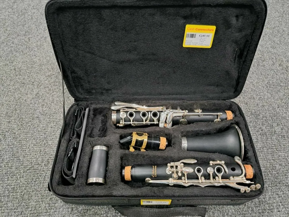 Elkhart CL100 Clarinet With Accessories - Image 2