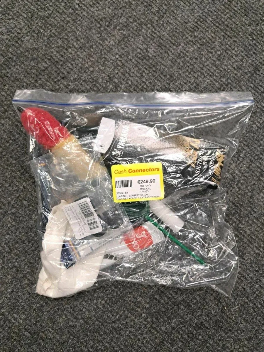 Elkhart CL100 Clarinet With Accessories - Image 3