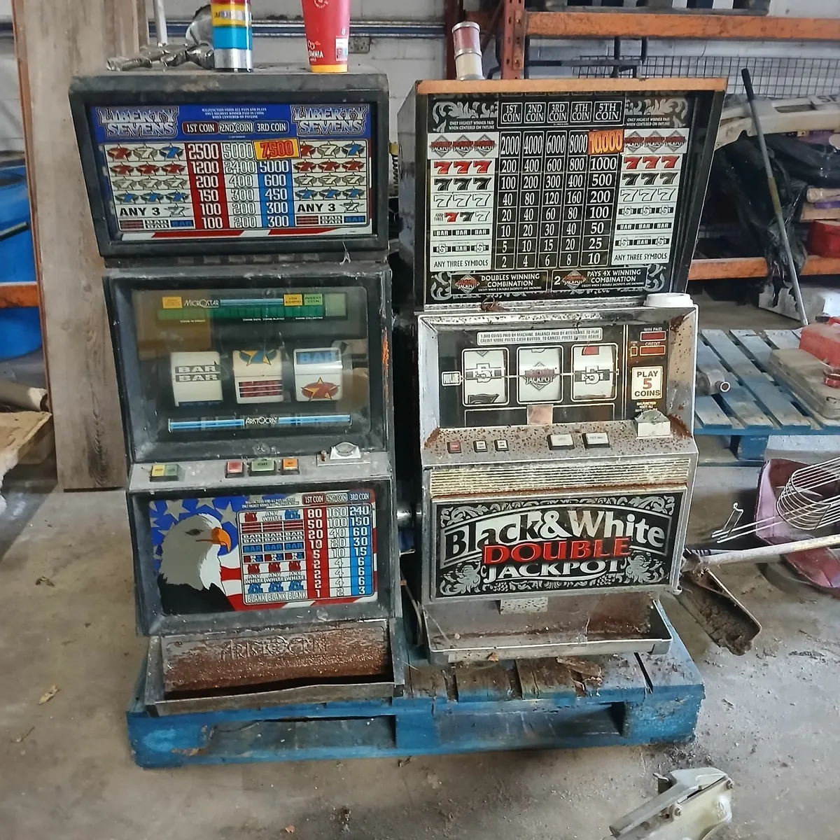 Slot machines - Image 1