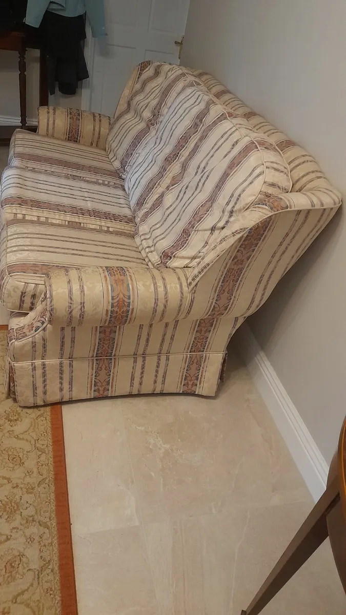 3 seater sofa and 2 armchairs - Image 2