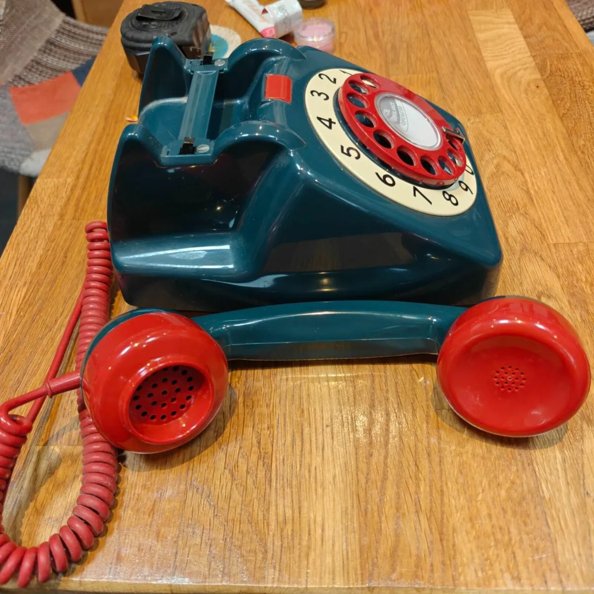 Vintage Rotary-dial Telephone - Image 2