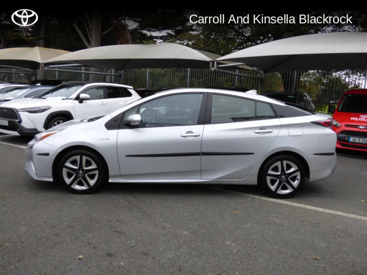 Toyota Prius Hybrid Luxury - Image 2