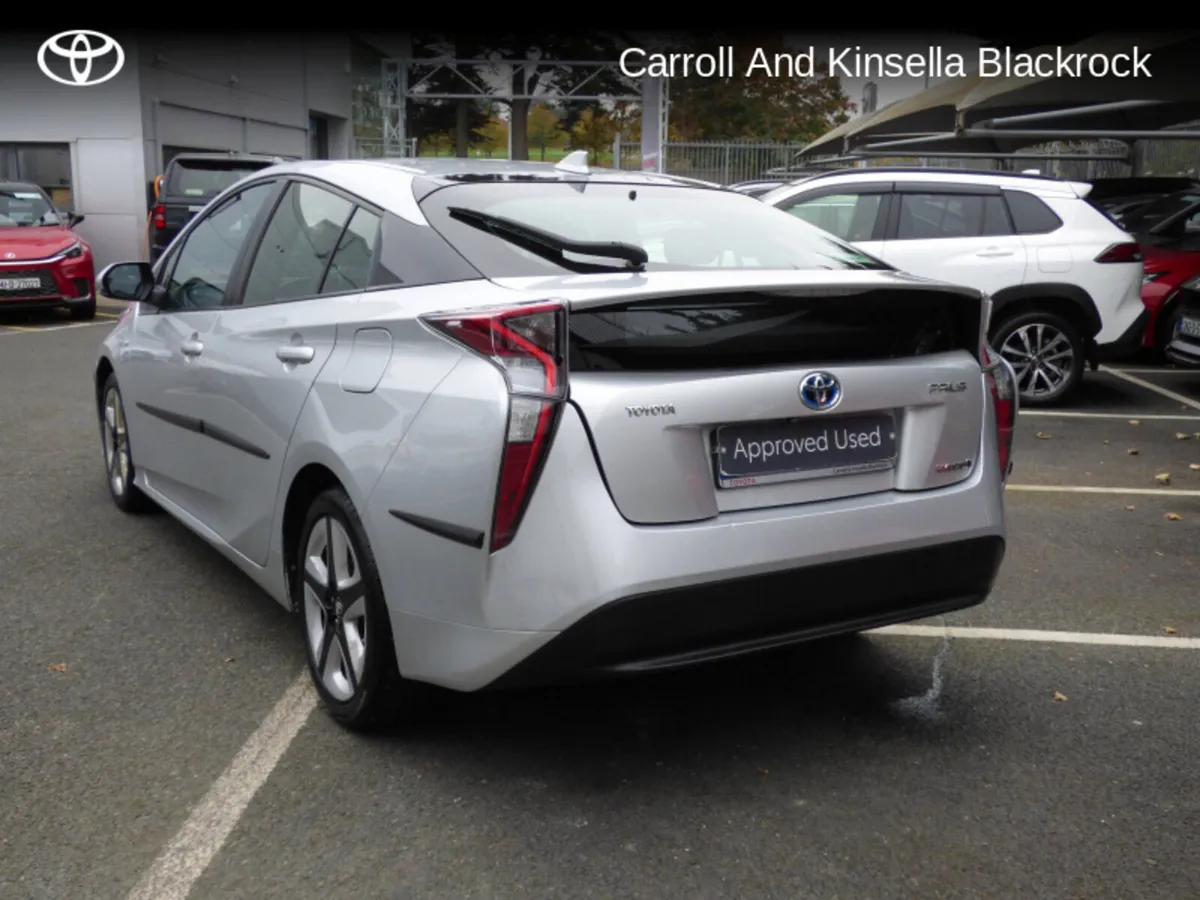 Toyota Prius Hybrid Luxury - Image 4