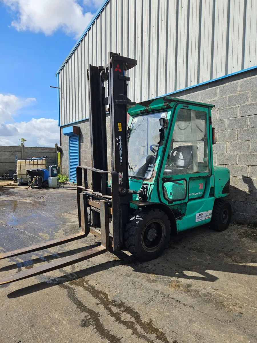 Mitsubishi Cab Forklift - Image 1