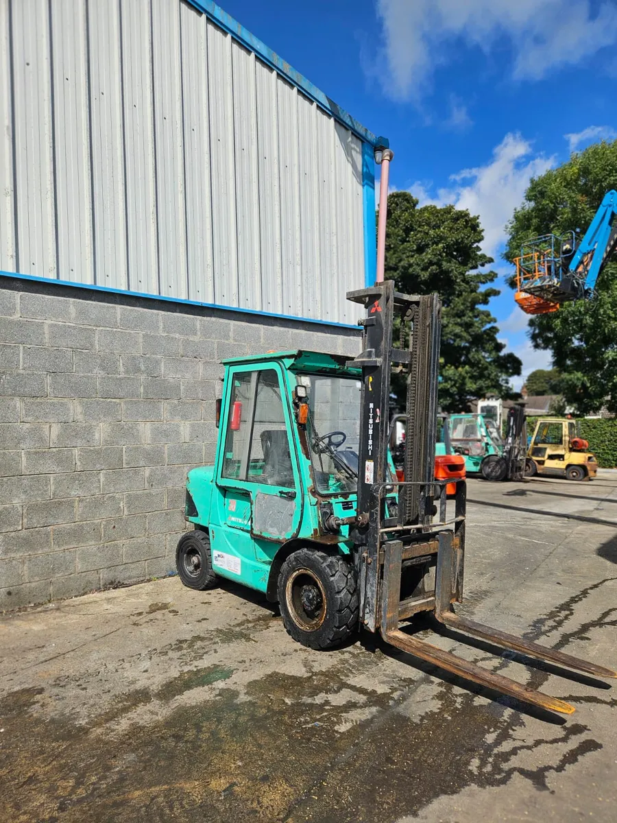 Mitsubishi Cab Forklift - Image 2
