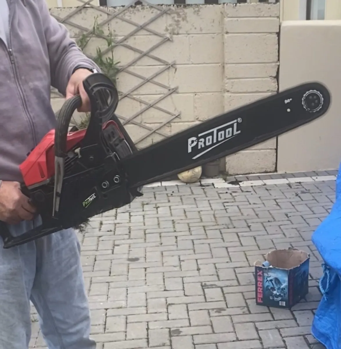 Chain saw - Image 1