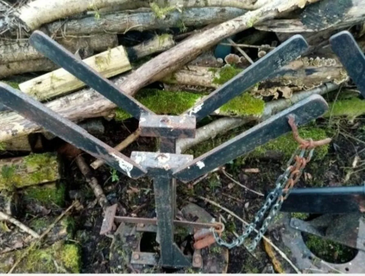 SALE ! Log/chain saw holders. - Image 2