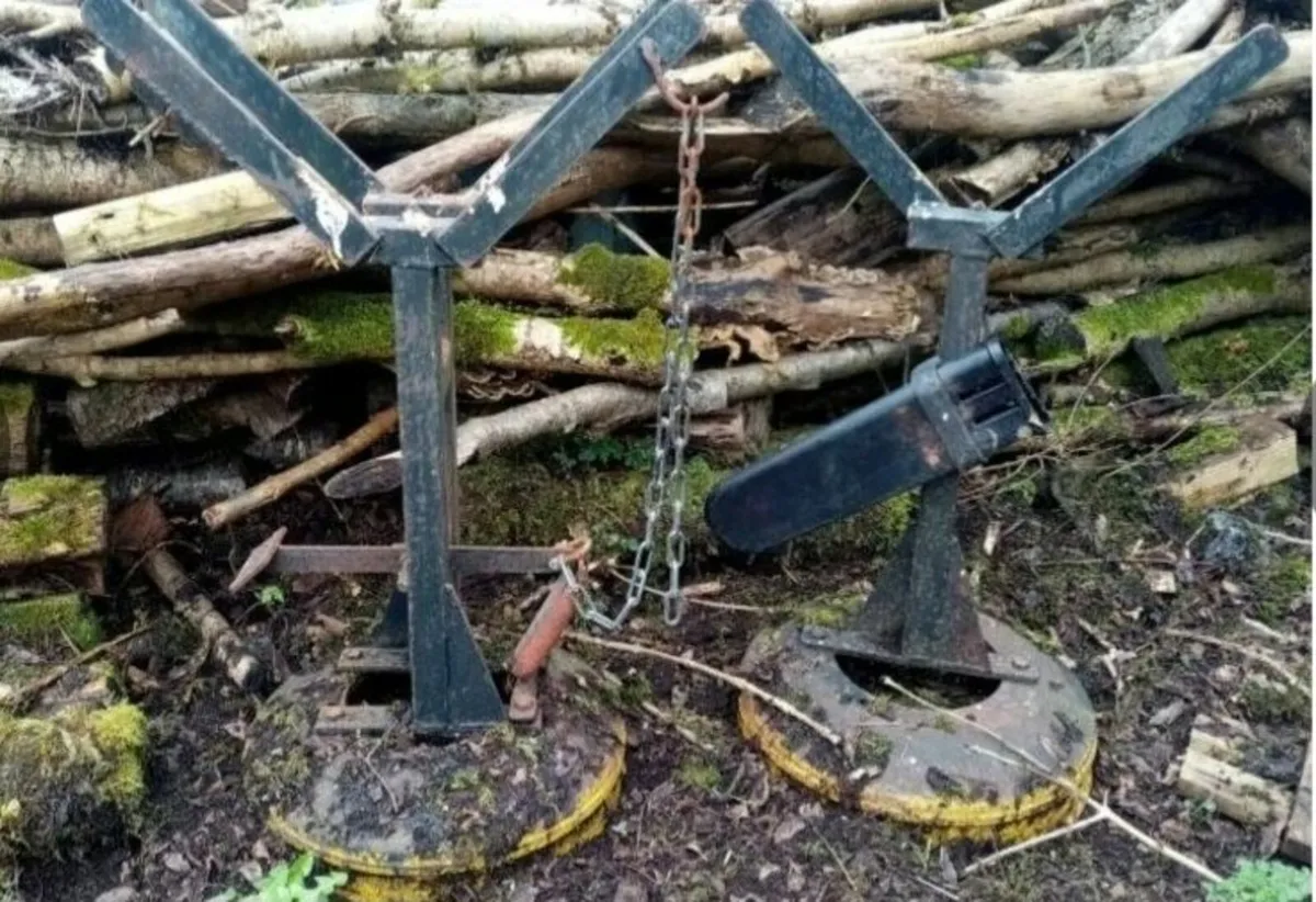 SALE ! Log/chain saw holders. - Image 1