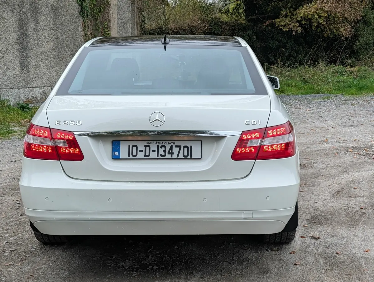 Mercedes-Benz E-Class 2010 - Image 3