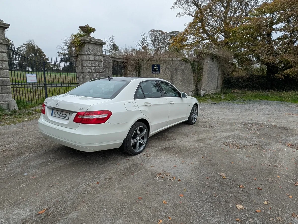 Mercedes-Benz E-Class 2010 - Image 4