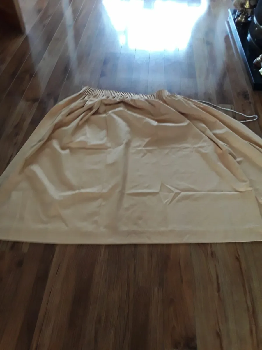 Small heavy curtains pale mustard colour - Image 2