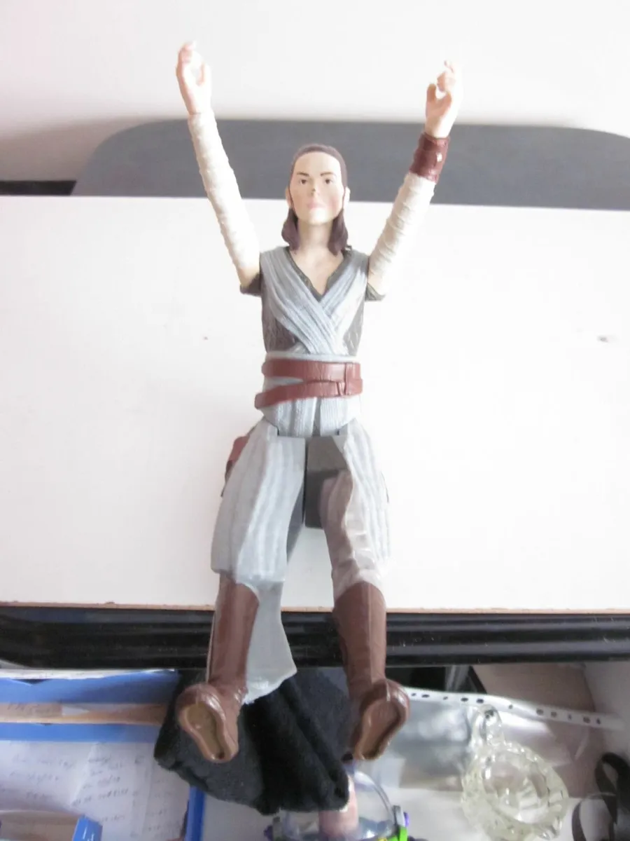 Hasbro Star Wars Rey  Action Figure 11" - Image 4