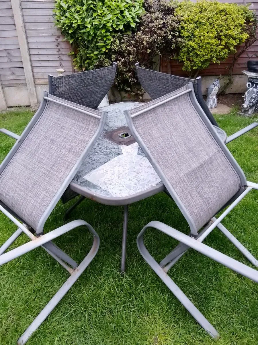 Garden table and chairs - Image 4