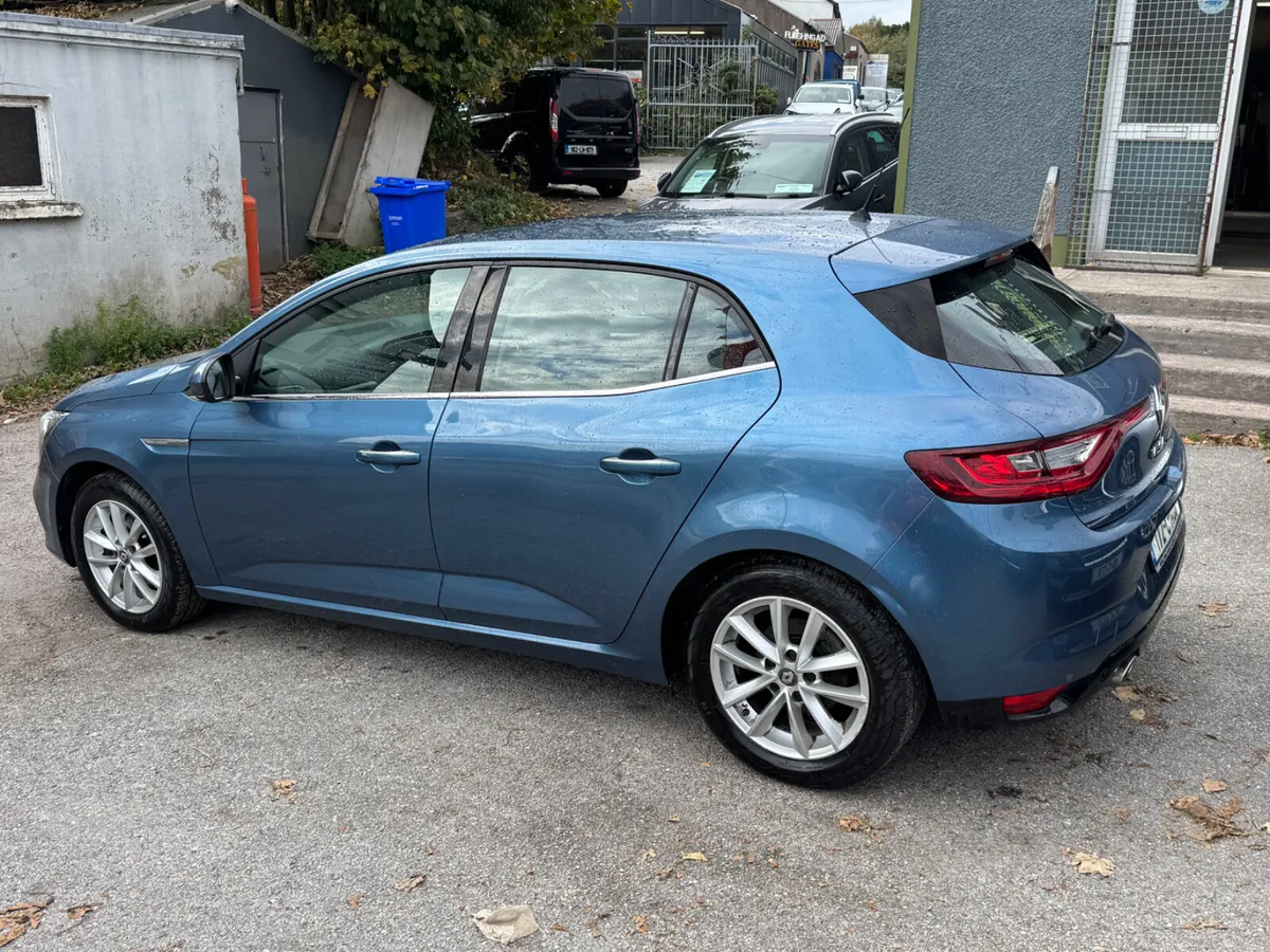 Renault Megane Low mileage - Image 4