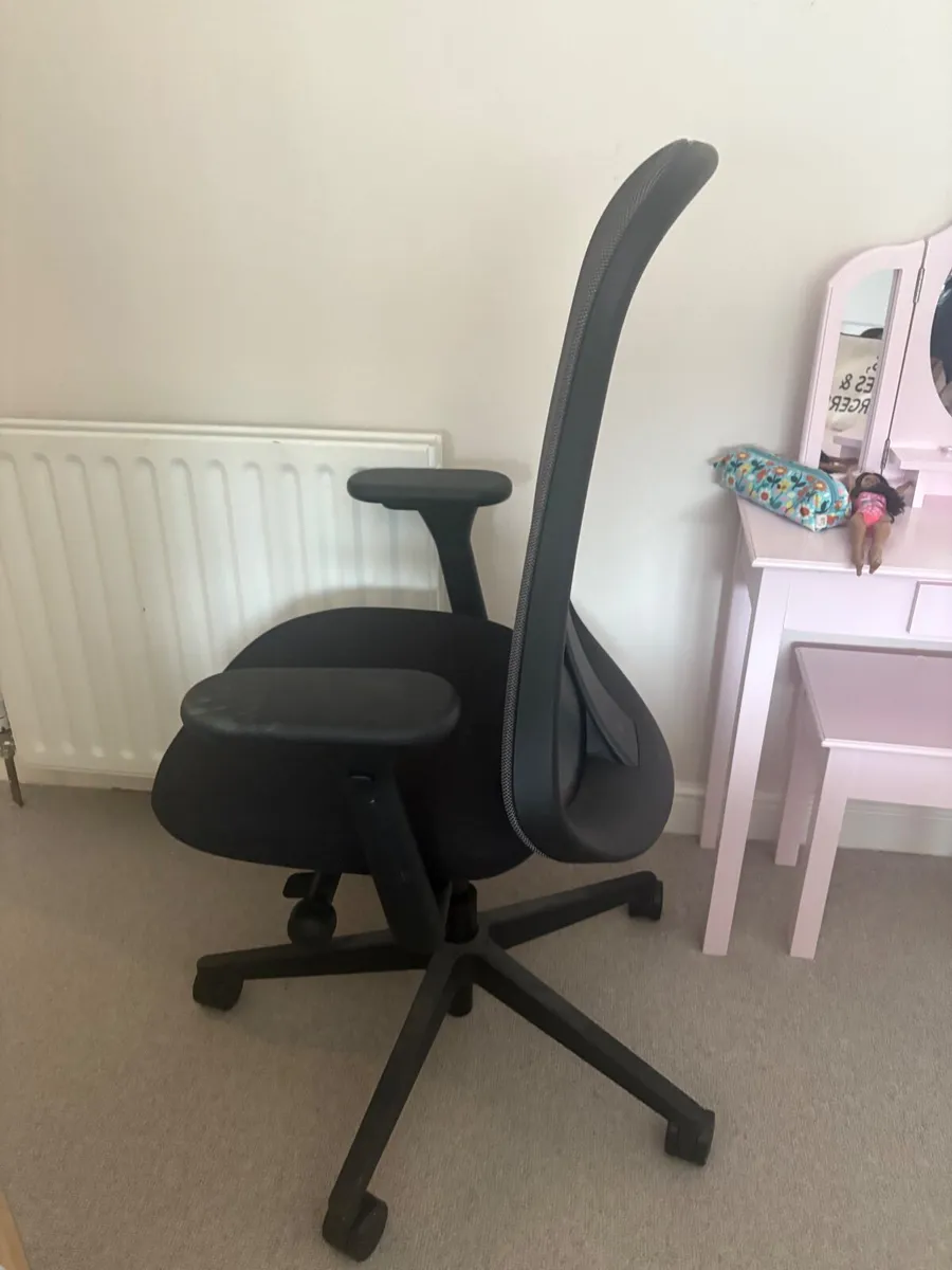 Office chair - Image 1