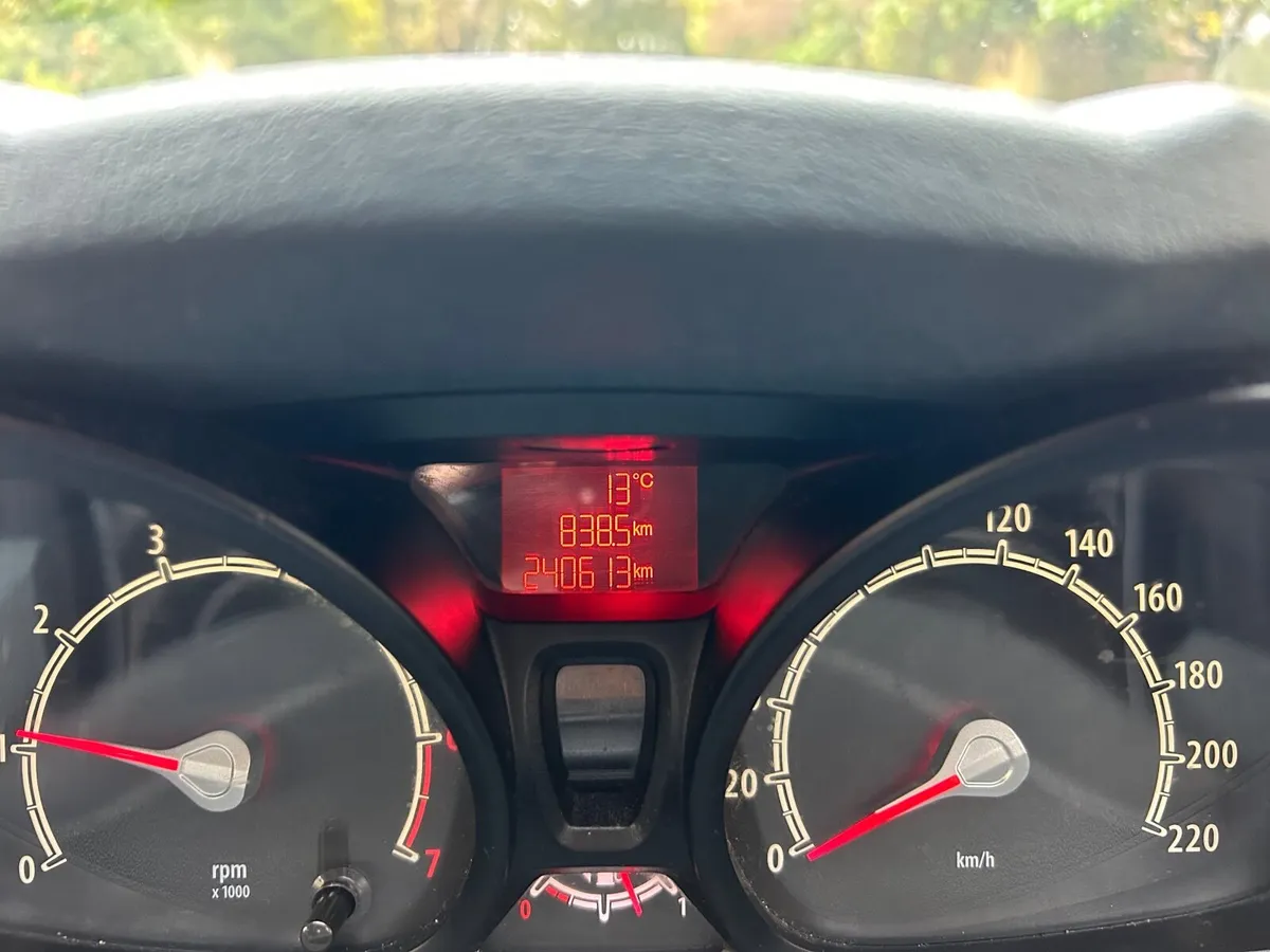Ford Fiesta 2009 - Image 2