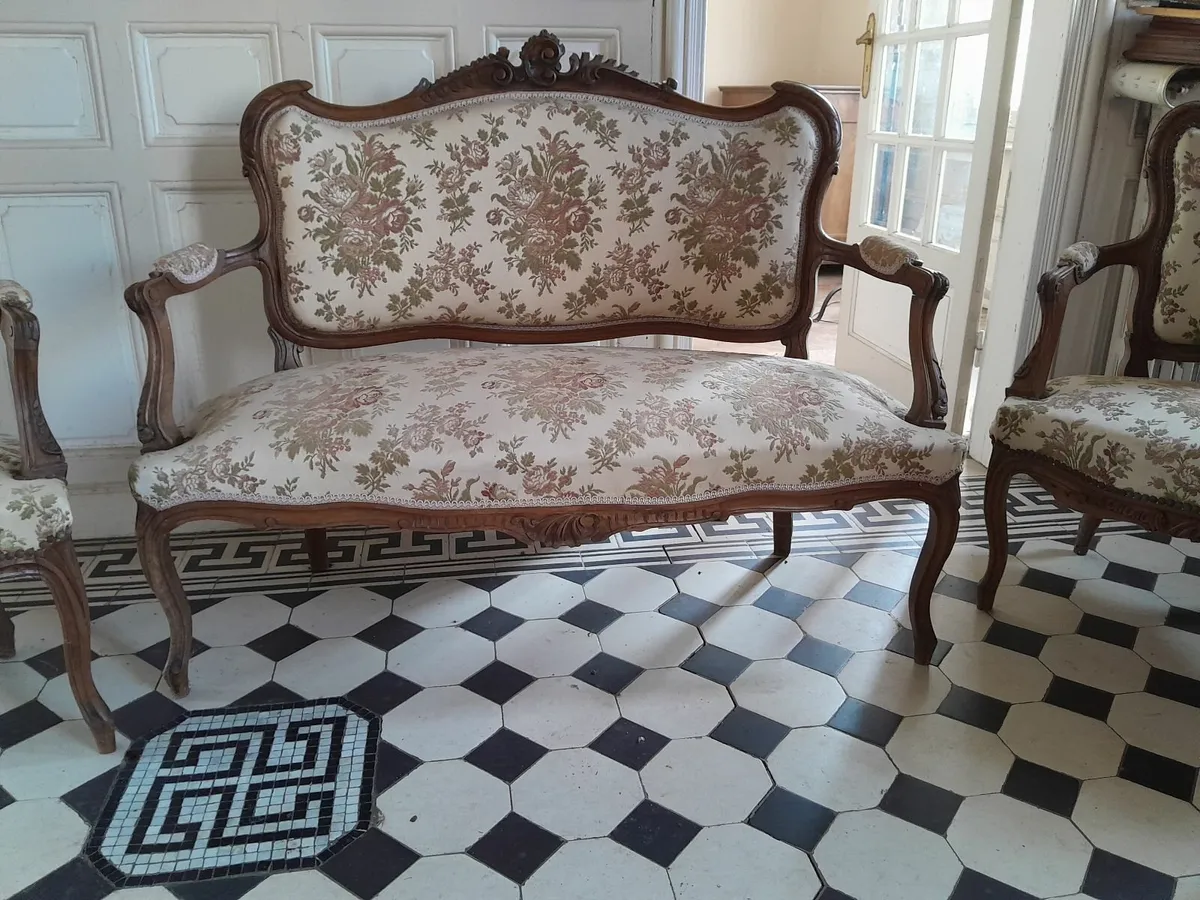 Louis XV sofa + chairs - Image 1
