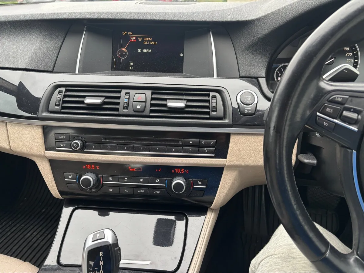BMW 5-Series 2015 - Image 2