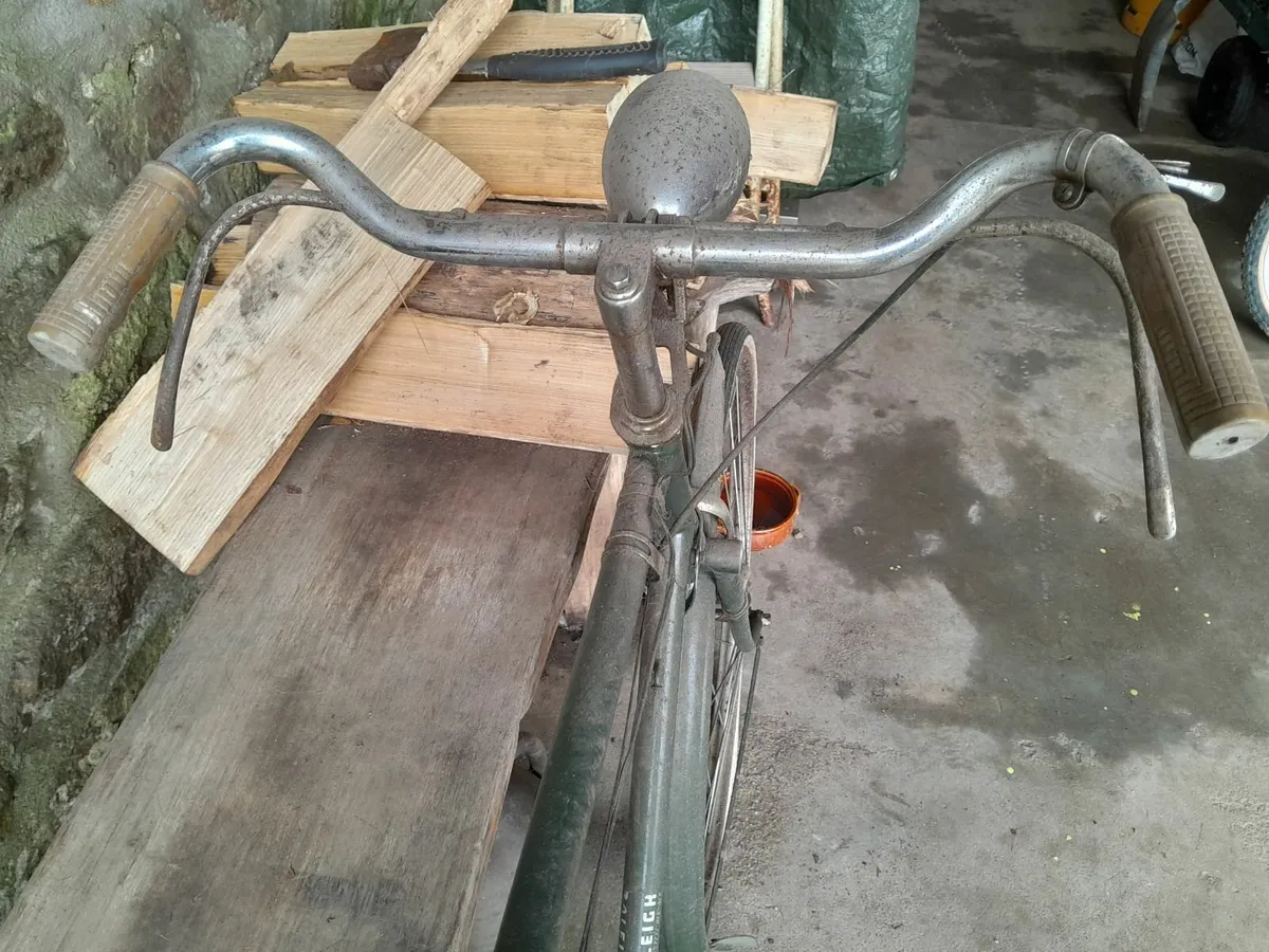vintage Raleigh bike green - Image 1