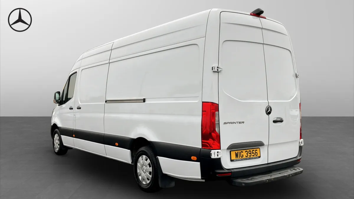 Mercedes-Benz Sprinter 315 CDI Premium RWD L3 H2 - Image 2