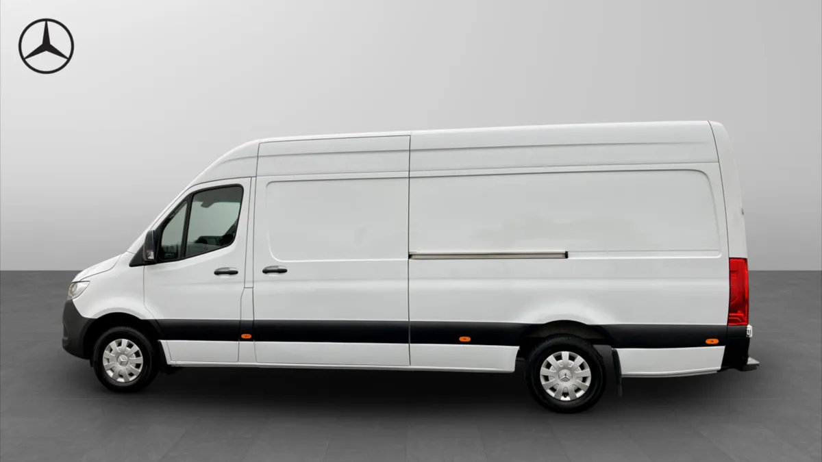 Mercedes-Benz Sprinter 315 CDI Premium RWD L3 H2 - Image 3