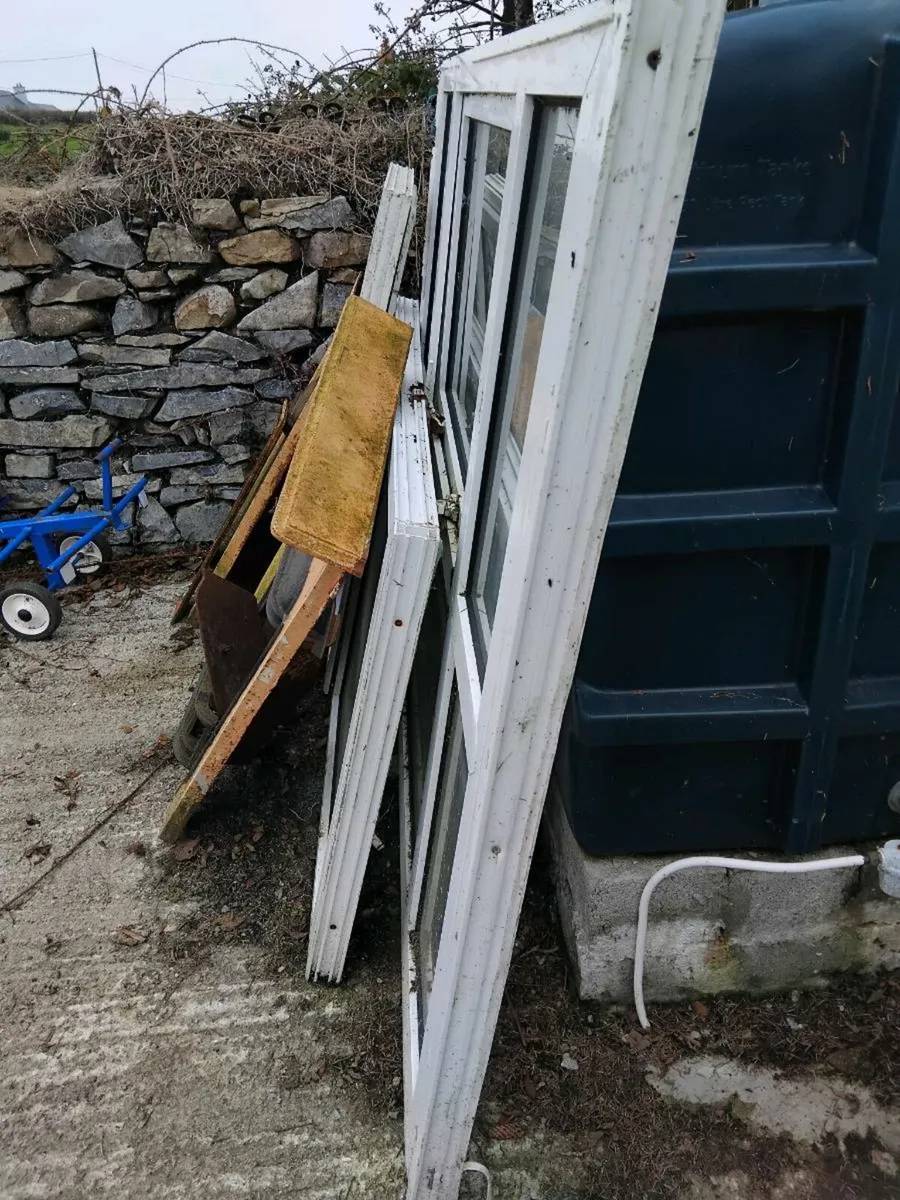 Windows and old fiteplaces - Image 1