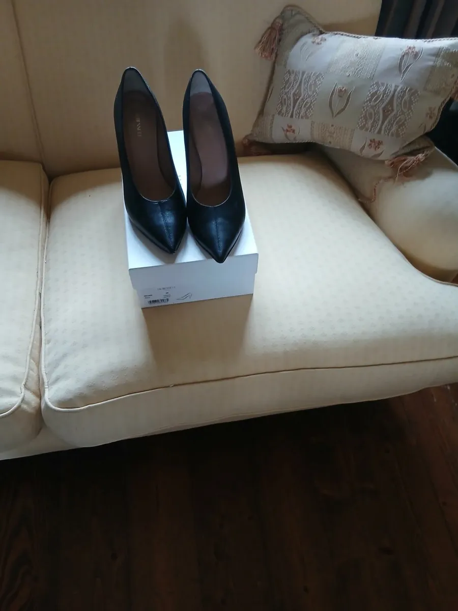 Womens shoes - Image 1