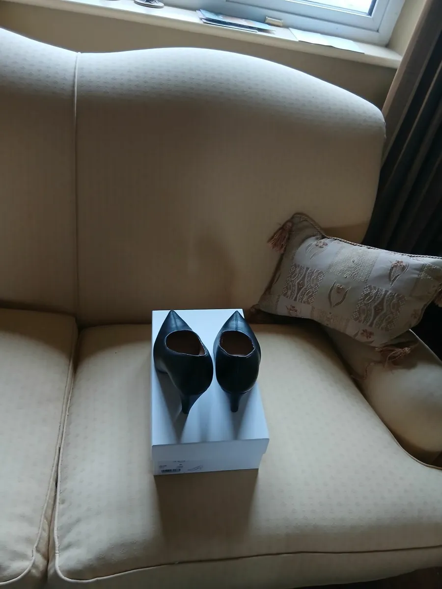 Womens shoes - Image 2