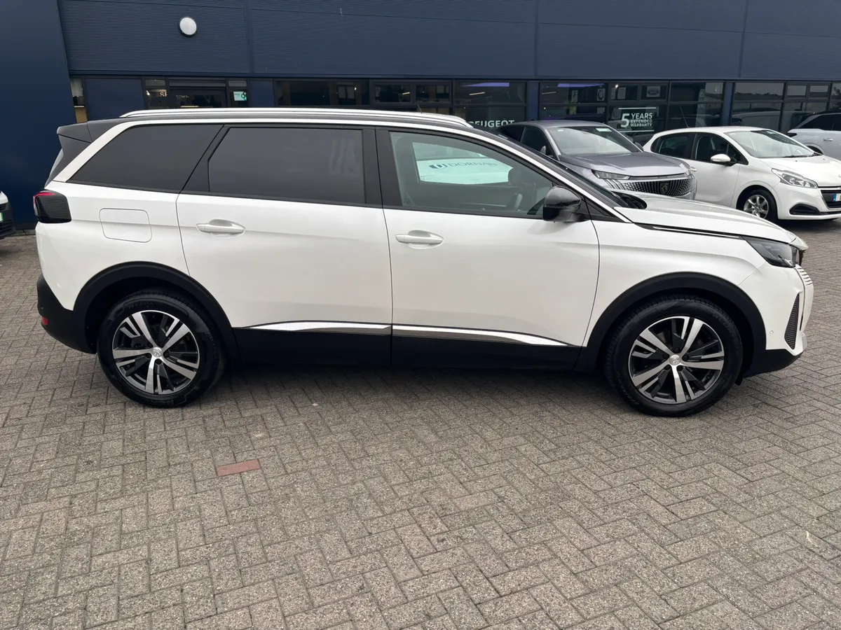 2023 Peugeot 5008 Allure 1.2 automatic - Image 3