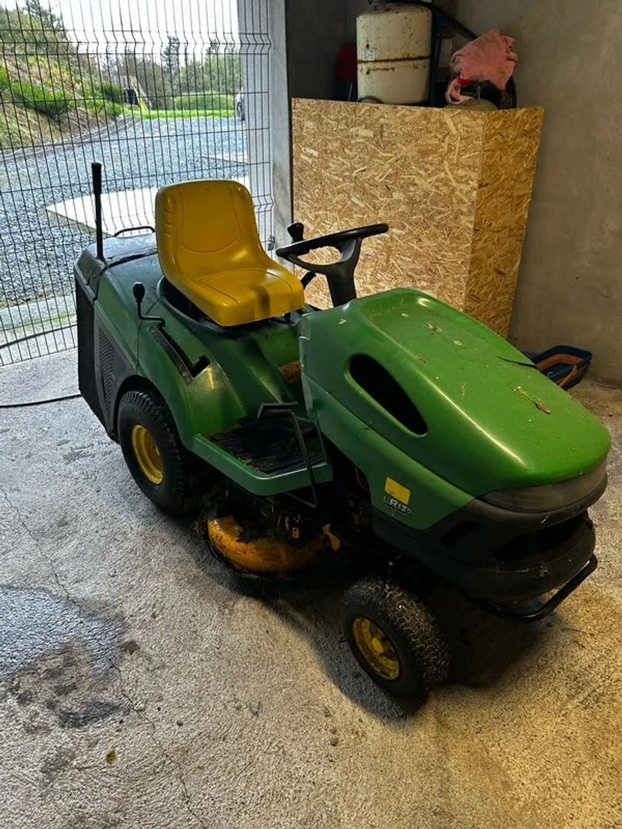 John Deere LR 135 Ride On - 36" Deck - Image 1