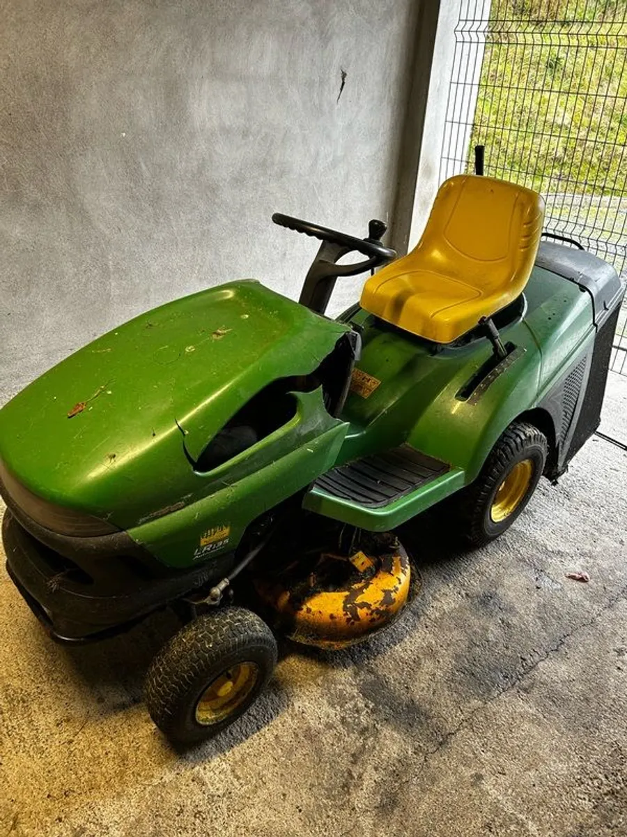 John Deere LR 135 Ride On - 36" Deck - Image 2