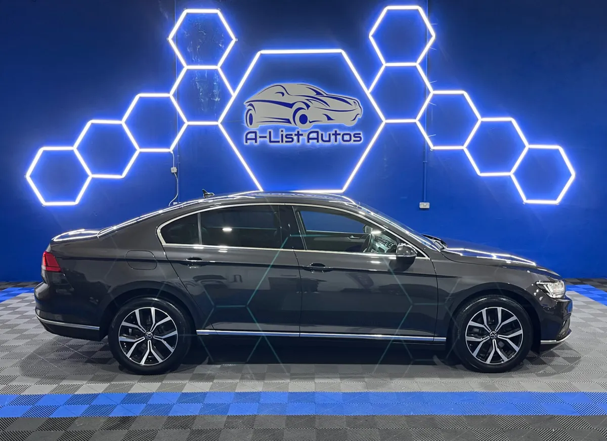 VW Passat Elegance 2.0TDI DSG / FINANCE AVAILABLE - Image 2