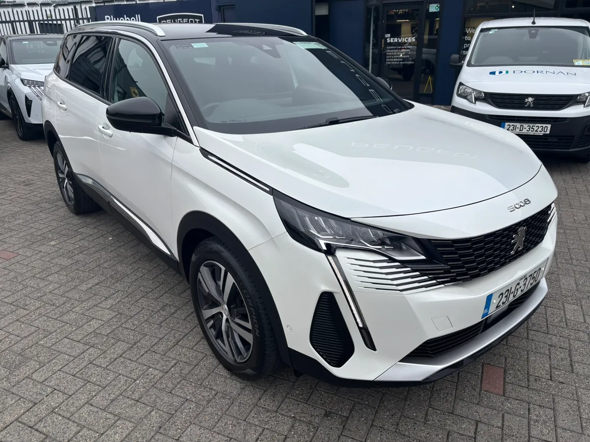 2023 Peugeot 5008 Allure 1.2 automatic - Image 1