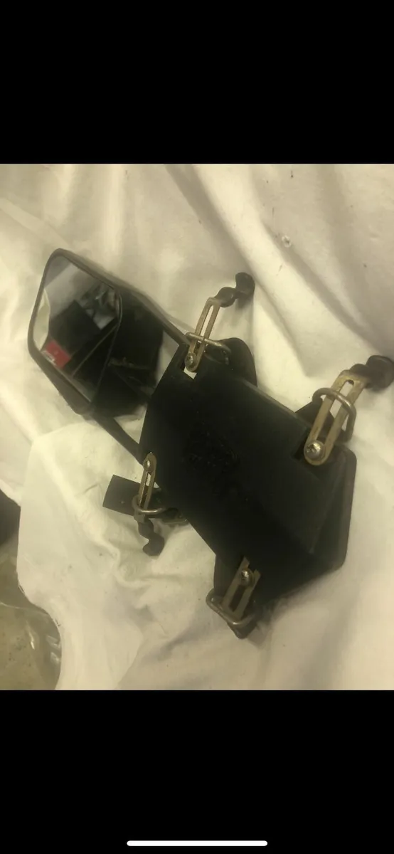 One clip-on caravan mirror