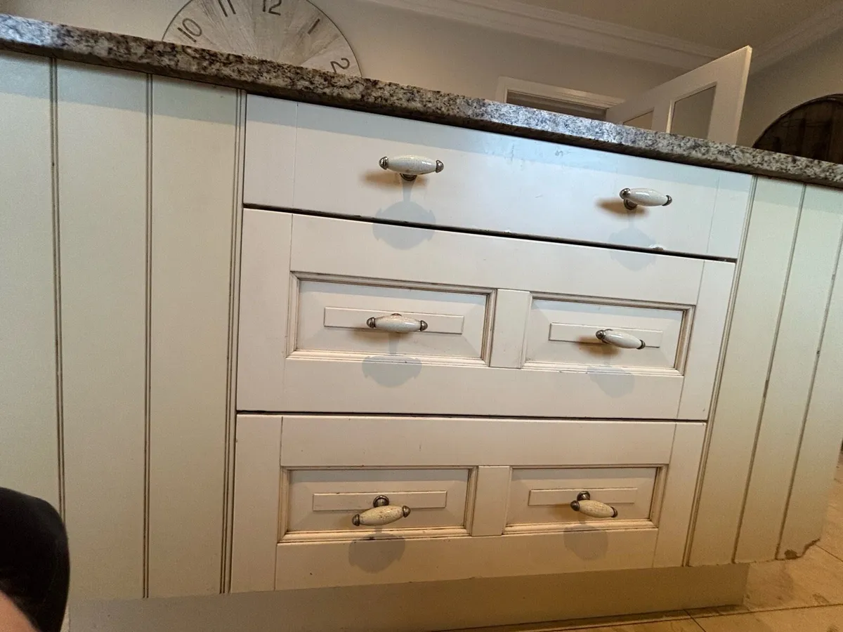 Kitchen island - Image 2