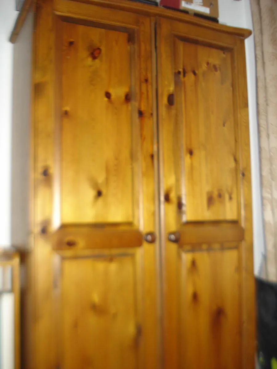 SOLID IRISH FINE PINE WARDROBE. - Image 3