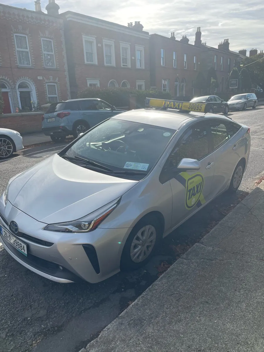 Toyota Prius 2021 - Image 4
