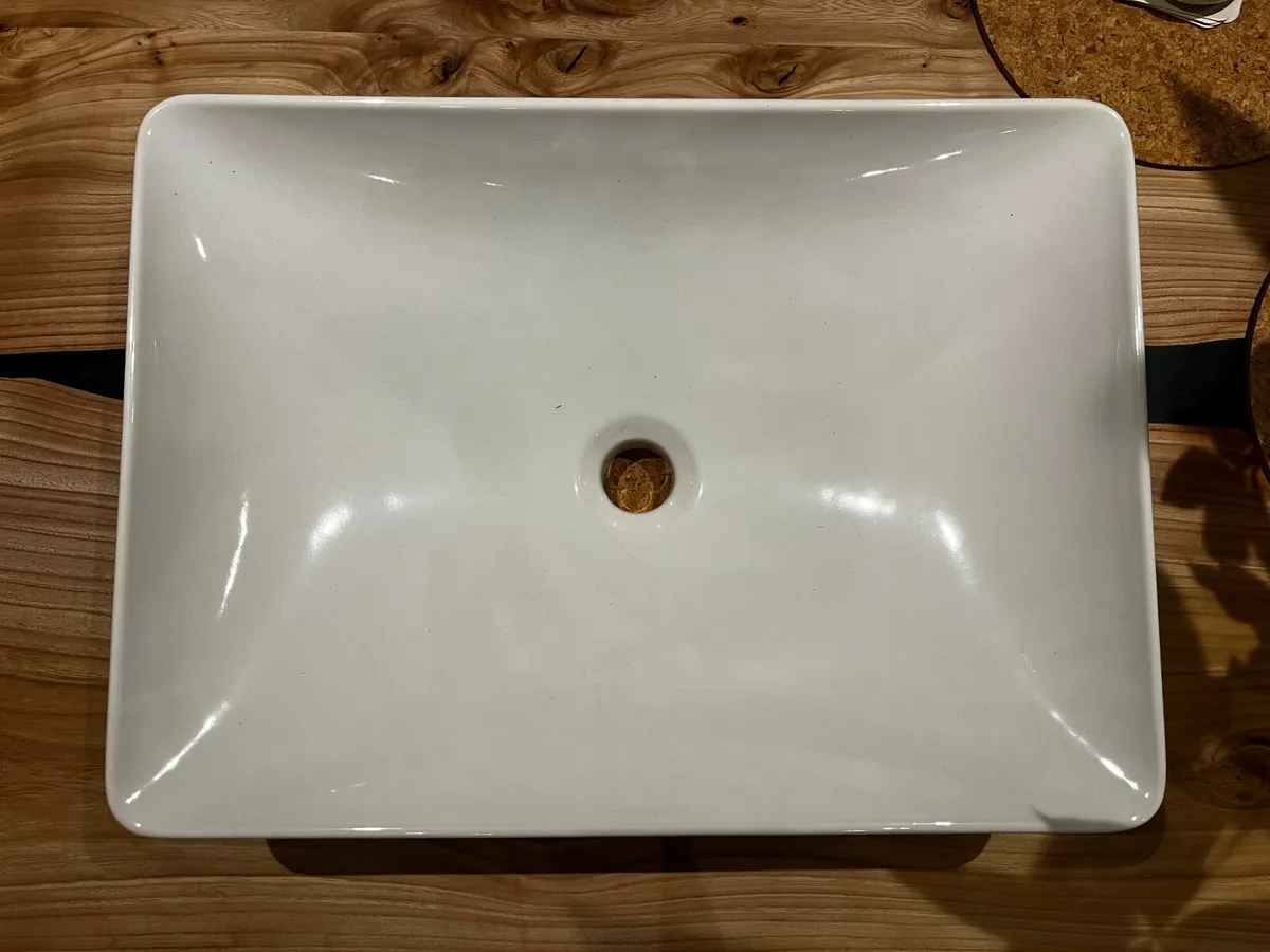 Bathroom sink - Image 3