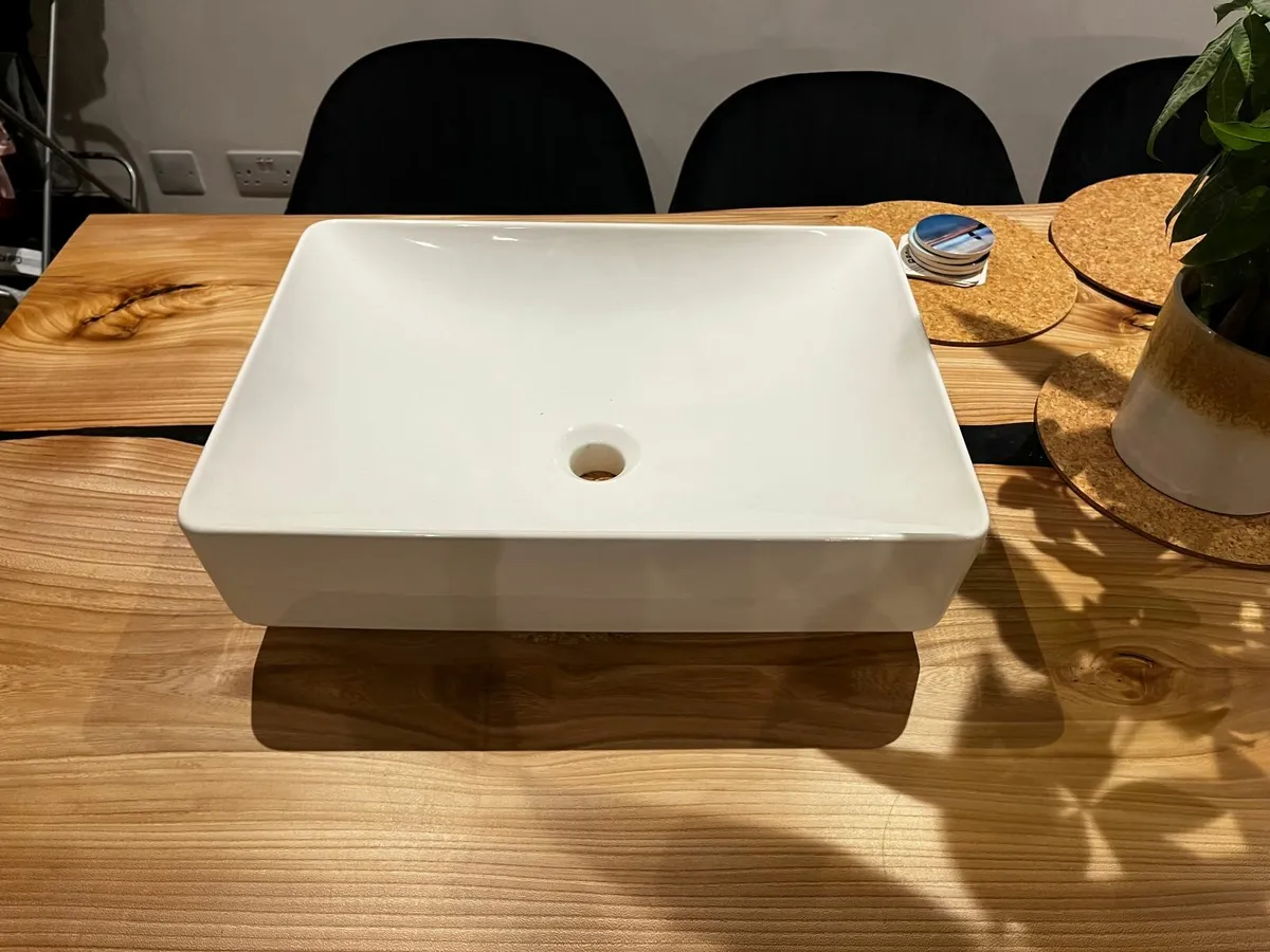 Bathroom sink - Image 1